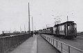 Spårvagnar på Göta Älvbron. 1946. Fotografi genom Ronald Östling. Göteborgs Vykortsklubb nr 3 2019