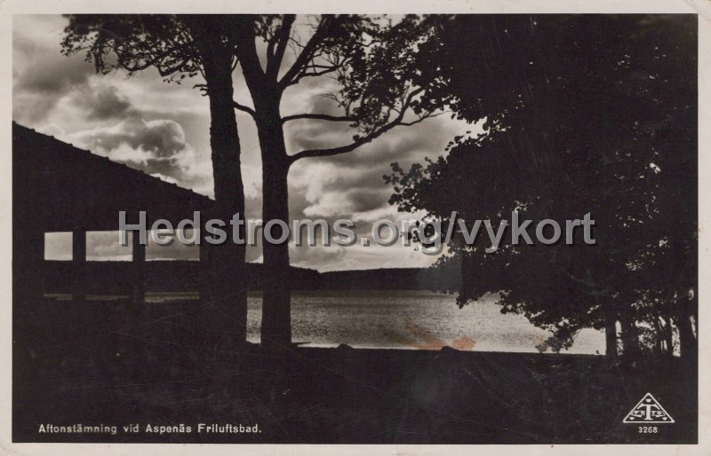 Aftonstamning vid Aspenas Friluftsbad. Postganget 19 juli 1948. C.A. Traff 3268.jpg - Aftonstämning vid Aspenäs Friluftsbad.Postgånget 19 juli 1948.C.A. Träff 3268.