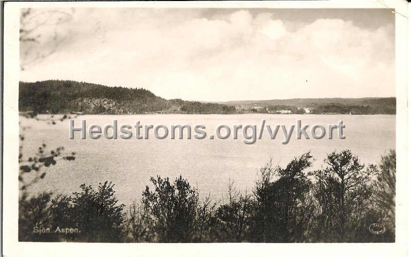 Sjon Aspen. Postganget 3 juli 1935.jpg - Sjön Aspen.Utsikt över sjön från Jonseredsvägen, Aspenäsgården i högerdelen av bilden.Postgånget 3 juli 1935.