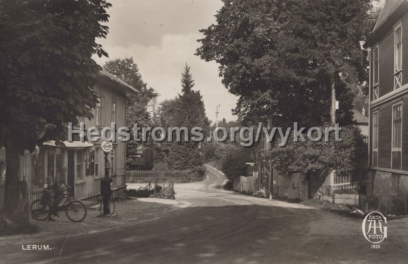 Lerum. Postganget 6 november 1939. Forlag Alrik Hedlund, Goteborg. 1801.jpg - Lerum.Postgånget 6 november 1939.Förlag: Alrik Hedlund, Göteborg. 1801.