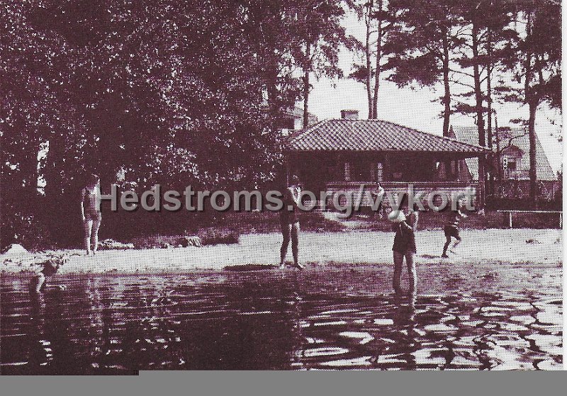 Aspenas villastads badplats ar 1935 (Lerum). Nyproduktion, odaterat. Haspen forlag.jpeg - Aspenäs villastads badplats år 1935 (Lerum).Nyproduktion, odaterat.Haspen förlag.