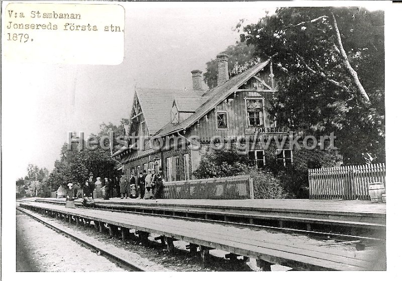 Jonsereds forsta station 1879. Foto.jpg - V:a Stambanan. Jonsereds första stn.1879.Foto.