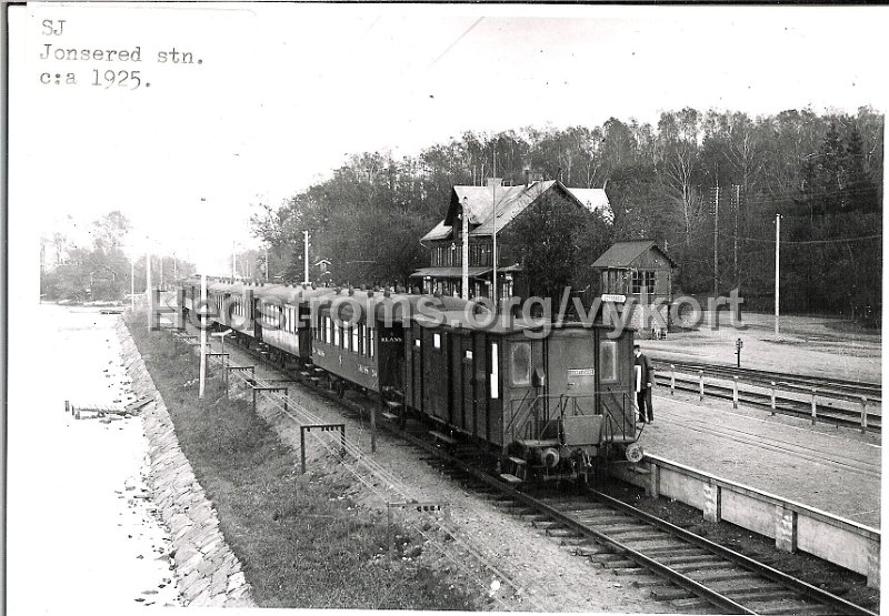 SJ. Jonsereds station ca 1925. Foto.jpg - SJ. Jnsereds stn. c:a 1925.Foto