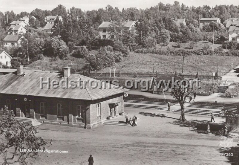 Lerum. Jarnvagsstationen. Odaterat. Pressbyran 77263.jpg - Lerum. Järnvägsstationen.Odaterat.Pressbyrån 77263.