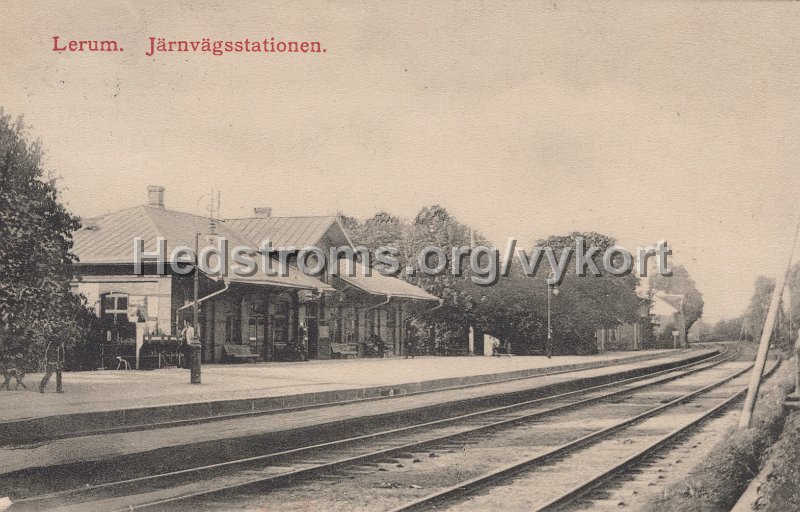 Lerum. Jarnvagsstationen. Postganget 20 augusti 1911.jpg - Lerum. Järnvägsstationen.Postgånget 20 augusti 1911.