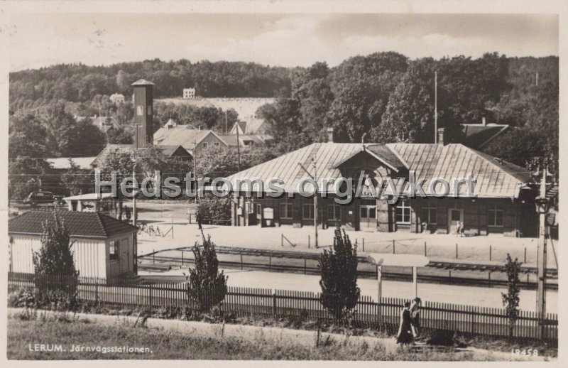 Lerum. Jarnvagsstationen. Postganget 8 juni 1939. 19458 A.-B. Alga Stockholm.jpg - Lerum. Järnvägsstationen.Postgånget 8 juni 1939.19458 A.-B. Alga Stockholm.