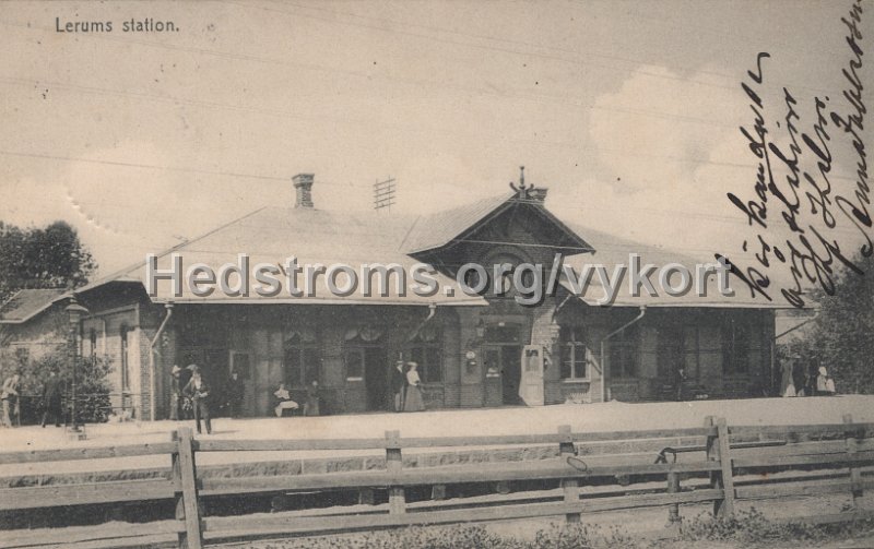 Lerums station. Posganget 7 juli 1909. Foto  Forlag Olga Rinman, Goteborg.jpg - Lerums station.Postgånget 7 juli 1909.Foto & Förlag Olga Rinman, Göteborg.