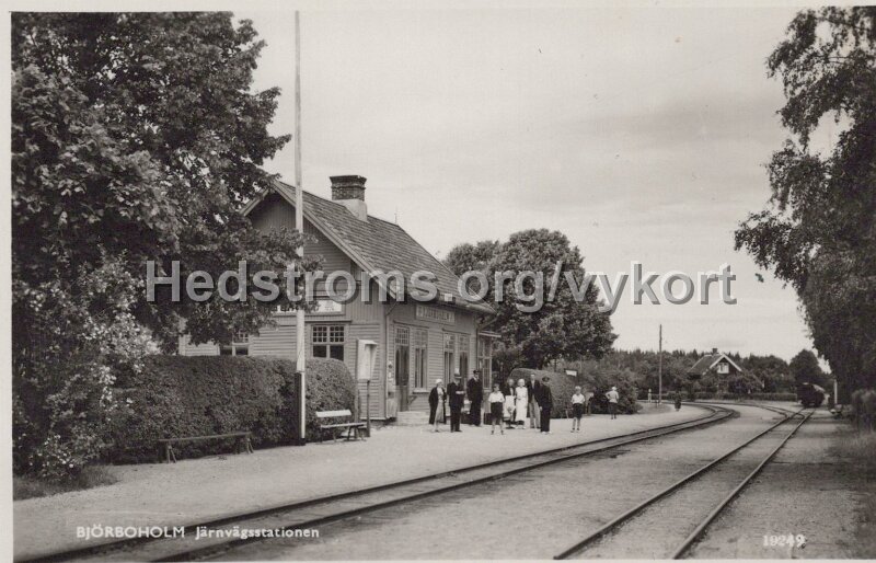 Bjorboholm Jarnvagsstationen. Odaterat Pressbyran 19249.jpg - Björboholm Järnvägsstationen.Odaterat.Pressbyrån 19249.