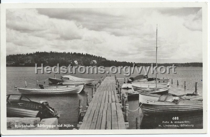 Bjorboholm. Batbrygga vid Mjorn. Postganget 18 juni 1950. Foto ensamratt H. Lindenhag, Goteborg. 688.jpeg - Björboholm. Båtbrygga vid Mjörn.Postgånget 18 juni 1950.Foto & ensamrätt: H. Lindenhag, Göteborg. 688.