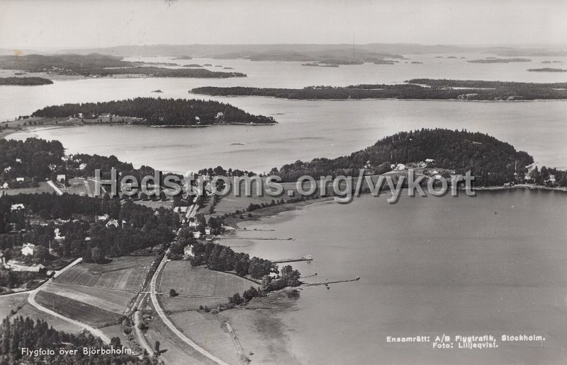 Flygfoto over Bjorboholm. Postganget 15 september 1942. Forlag Gust. Larsson, Bjorboholm.jpg - Flygfoto över Björboholm.Postgånget 15 september 1942.Förlag: Gust. Larsson, Björboholm.Ensamrätt & Foto: A/B Flygtrafik, Dals Långed.Foto Lilljeqvist.