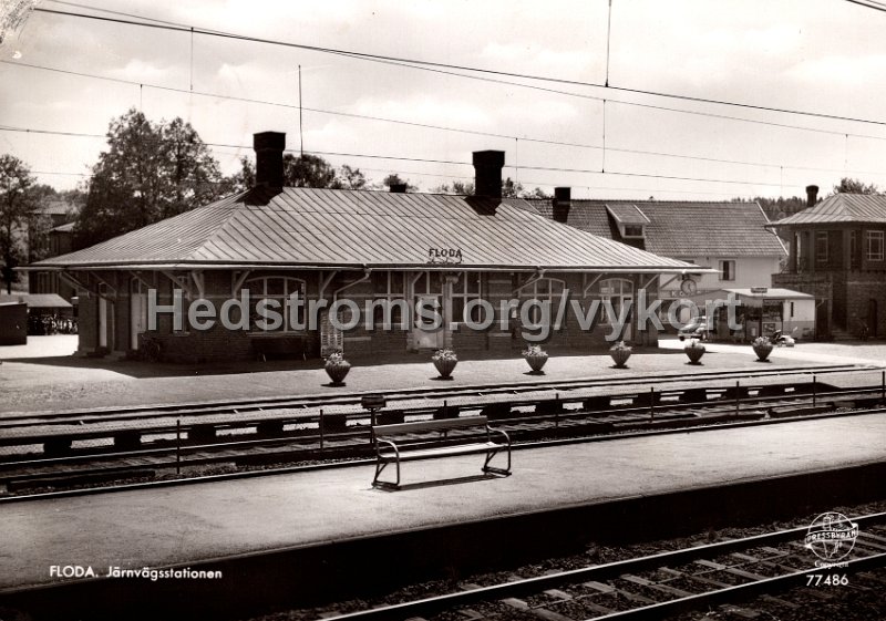 FLODA. Jarnvagsstationen. Postganget. Pressbyran 77486.jpg - Floda. Järnvägsstationen.Postgånget.Pressbyrån 77486.