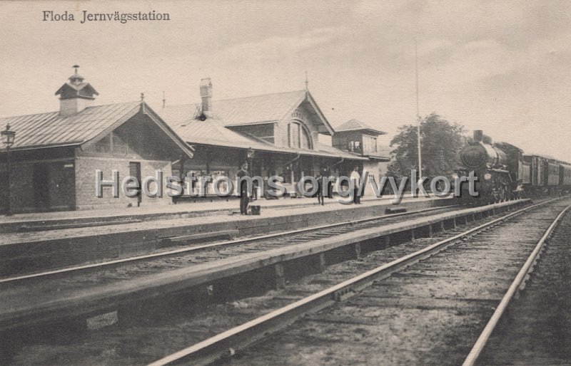 Floda Jernvagsstation. Postganget 17 november 1911. Forlag Axel Johnsson, Floda. Import.jpg - Floda Jernvägsstation.Postgånget 17 november 1911.Förlag: Axel Johnsson, Floda. Import.