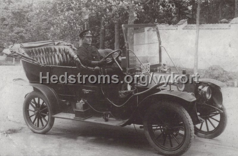 Automobil, ca 1910. Fotografi utlanat av Karl-Erik Jagard. Goteborgs Vykortsklubb nr 14 2013.jpg - Automobil, ca 1910.Fotografi utlånat av Karl-Erik Jägard.Göteborgs Vykortsklubb nr 1/4 2013.