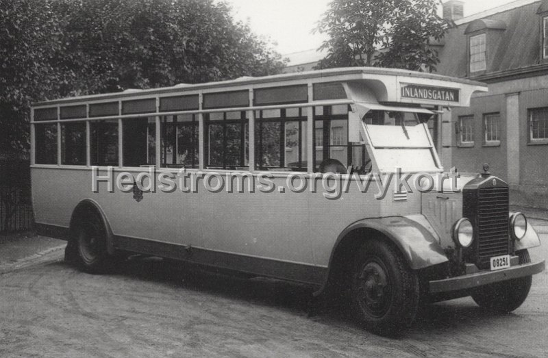 Buss mot Inlandsgatan, Goteborg. Efter fotografi utlanat av framlidne Stig Nyberg. Goteborgs Vykortsklubb nr 34 2017.jpg - Buss mot Inlandsgatan, Göteborg.Efter fotografi utlånat av framlidne Stig Nyberg.Göteborgs Vykortsklubb nr 3/4 2017.