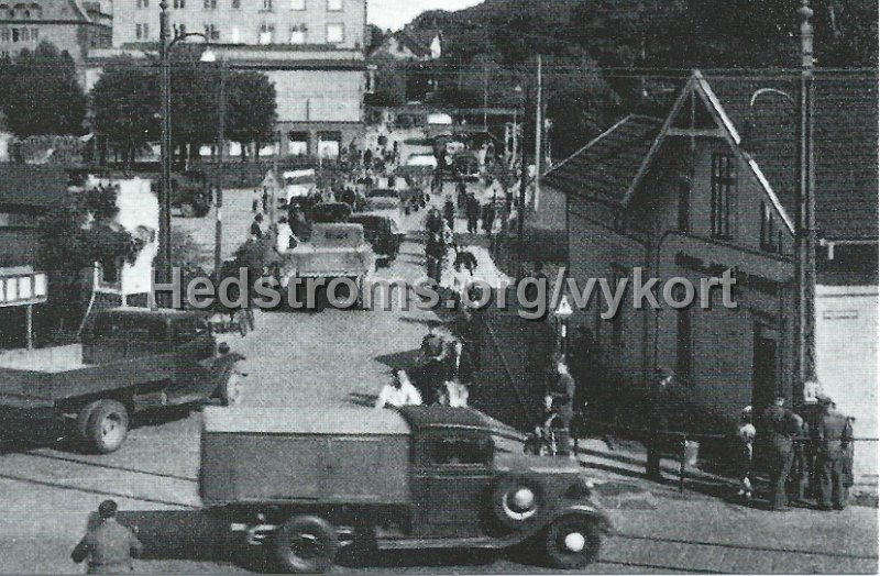 Goteborgs Vykortsklubb 3 av 4 2015.jpeg - Mölndalsbro, Mölndal.Efter fotografi utlånat av Karl-Erik JägardGöteborgs Vykortsklubb 3 av 4 2015. Upplaga 500.