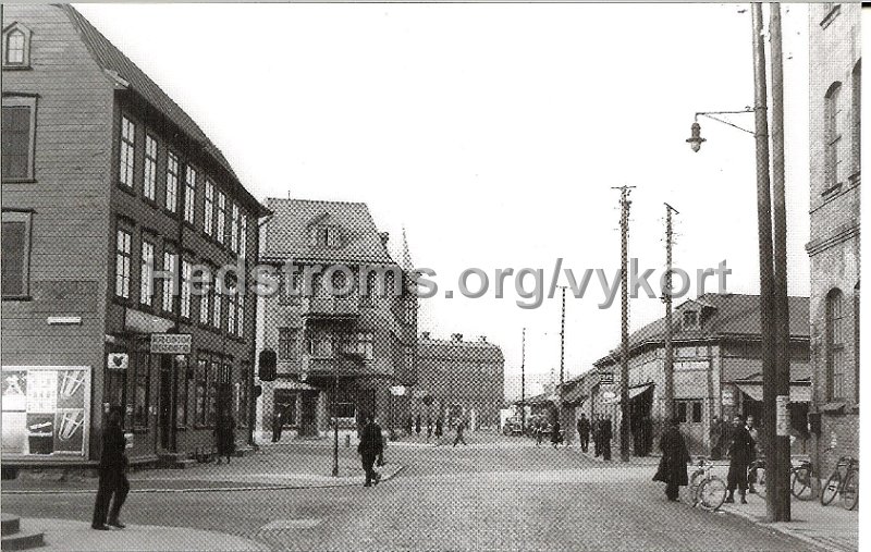 Goteborgs Vykortsklubb 4 av 4 2011.jpg - Göteborg, Hisingen. Korsningen Kvillegatan - Herculesgatan.Fotografi utlånat av Karl-Erik Jägard.Göteborgs Vykortsklubb 4 av 4 2011.