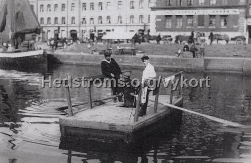 Kalles Farja, Rosenlund. Fotografi genom Ronald Ostling. Goteborgs Vykortsklubb nr 2 2019.jpg - Kalles Färja, Rosenlund.Fotografi genom Ronald Östling.Göteborgs Vykortsklubb nr 2 2019.