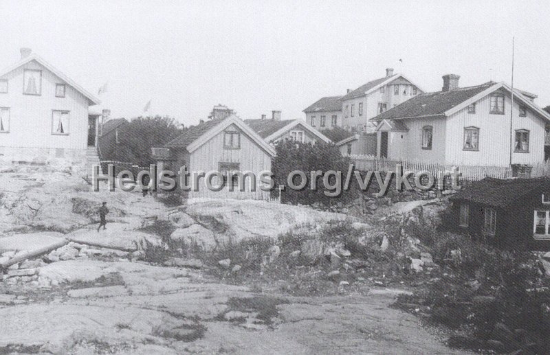 Karringon i juli 1910. Efter fotografi av framliden Stig Nyberg. Goteborgs Vykortsklubb nr 2 2023.jpg - Kärringön i juli 1910.Efter fotografi av framliden Stig Nyberg.Göteborgs Vykortsklubb nr 2/2023.