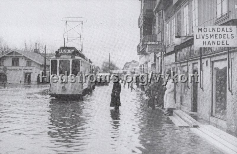 Molndal. Oversvamning i februari 1943. Efter fotografi utlanat av Michael Idegard. Nr 1 2022. Utgivet av Goteborgs Vykortsklubb.jpg - Mölndal. Översvämning i februari 1943.Efter fotografi utlånat av Michael Idegård. Nr 1 2022.Utgivet av Göteborgs Vykortsklubb.