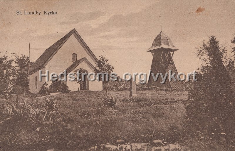 St. Lundby kyrka. Postganget 11 augusti 1926. Foto Bror Karlstrom, Stockholm.jpg - St. Lundby kyrka.Postgånget 11 augusti 1926.Foto: Bror Karlström, Stockholm.