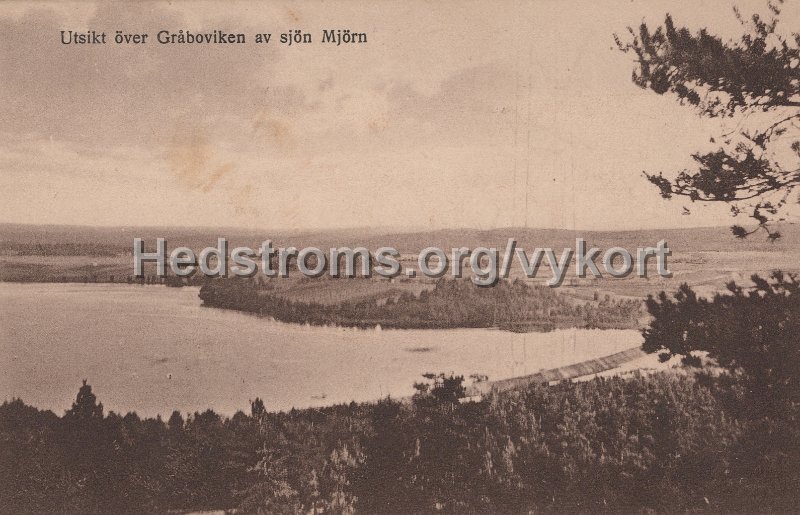 Utsikt over Graboviken av sjon Mjorn. Odaterat. Foto Forlag J.E. Lindqvist, Grabo.jpg - Utsikt över Gråboviken av sjön Mjörn.Odaterat.Foto Förlag J.E. Lindqvist, Gråbo.