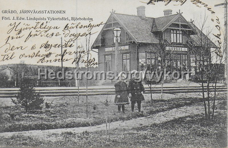 Grabo, Jarnvagsstationen. Postganget 6 augusti 1902. Forl. J.Edw. Lindquists Vykortsforl., Bjorboholm.jpeg - Gråbo, Järnvägsstationen.Postgånget 6 augusti 1902.Förl. J.Edw. Lindquists Vykortsförl., Björboholm.