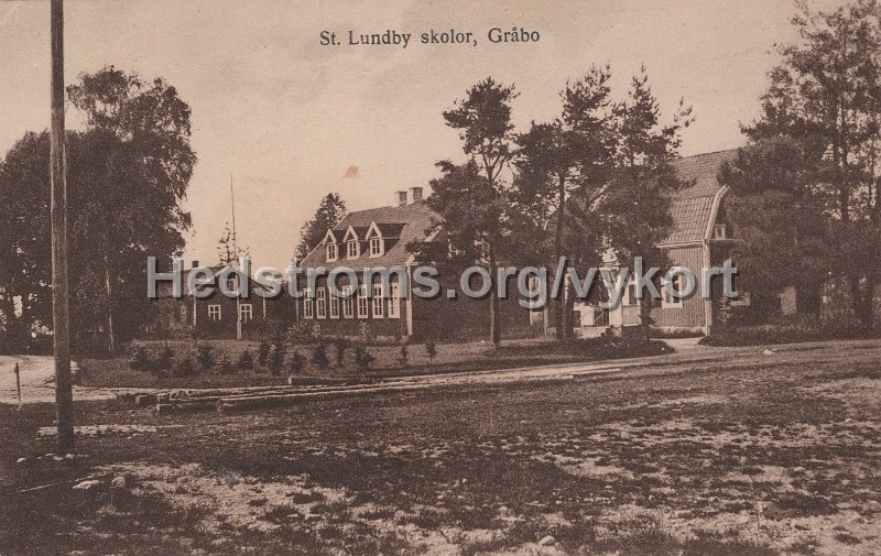 St. Lundby skolor, Grabo. Odaterat. Foto  Forlag J. E. Lindqvist, Grabo.jpg - St. Lundby skolor, Gråbo.Odaterat.Foto & Förlag: J. E. Lindqvist, Gråbo.