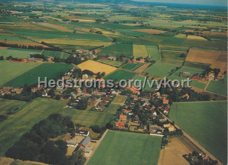 Ingelstrade mitt pa Kullahalvon 1993 Ej postganget. EDanielsons AB, Genevad.jpeg - Ingelsträde mitt på Kullahalvön, 1993.Förlag. Gragnérs Flygbild AB. Ängelholm.