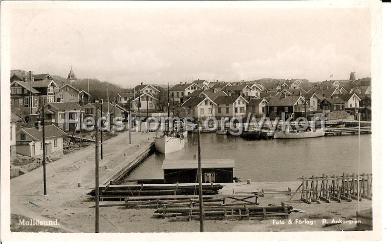 Hamnen Mollosund. Postganget 15 juli.jpeg - Postgånget 15 juli -42?