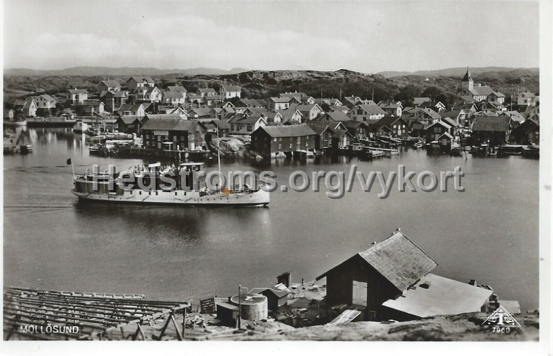 MOLLOSUND. Sodergaende bat.jpeg - MOLLÖSUND.Södergående båt.