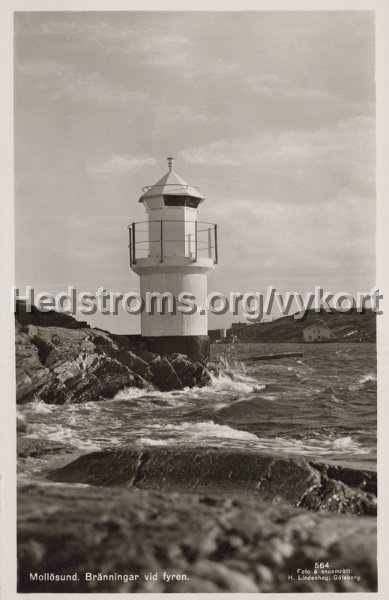 Mollosund. Branningar vid fyren. Odaterat. Foto ensamratt H. L.indenhag, Goteborg. 564.jpg - Mollösund. Bränningar vid fyren.Odaterat.Foto & ensamrätt: H. Lindenhag, Göteborg. 564.