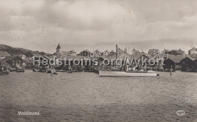 Mollosund. Postganget 11 juli. Forlag Alrik Hedlund, Goteborg.jpg - Mollösund.Postgånget 11 juli.Förlag: Alrik Hedlund, Göteborg.