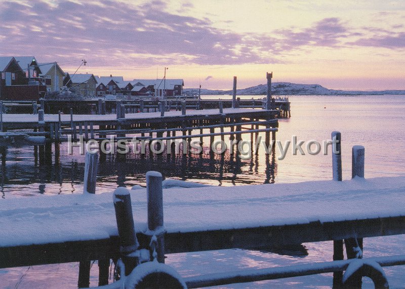 Vastkustvyer. Halsning fran Orust - Bryggor i Mollosund.jpg - Västkustvyer.Hälsning från Orust - Bryggor i Mollösund.