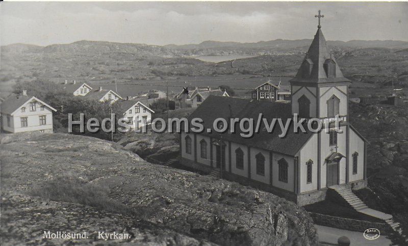 Mollosund. Kyrkan. Postganget 24 november 1933. Forlag Alrik Hedlund, Goteborg..jpeg - Mollösund. Kyrkan.Postgånget 24 november 1933.Förlag: Alrik Hedlund, Göteborg.