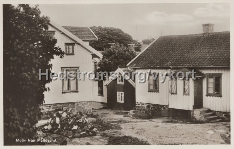 Motiv fran Mollosund. Odaterat. Vid Hovdingen. Rakels pappa foddes i roda huset kring 1890.jpg - Motiv från Mollösund.Odaterat.Vid Hövdingen.Rakels pappa föddes i röda huset kring 1890.