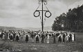 Naas. Dans kring majstangen. Postganget 22 augusti 1939