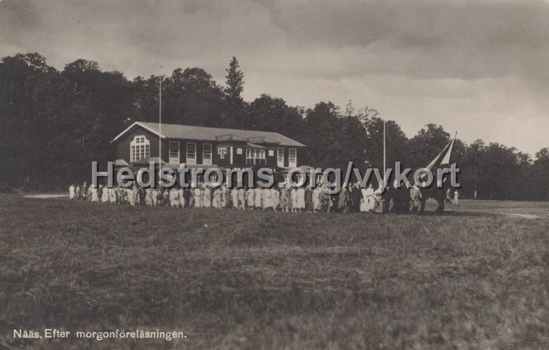 Naas. Efter morgonsamlingen. Postganget 21 augusti 1925.jpg - Nääs. Efter morgonsamlingen.Postgånget 21 augusti 1925.