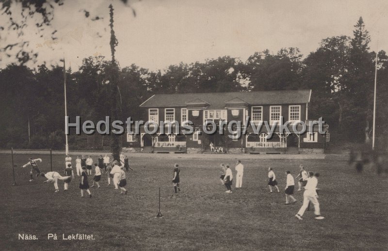 Naas. Pa lekfaltet. Postganget 12 augusti 1930.jpg - Nääs. På lekfältet.Postgånget 12 augusti 1930.