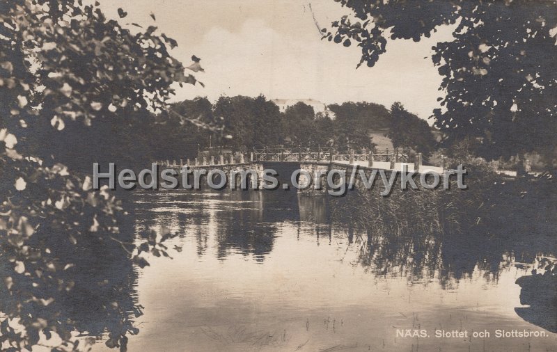 Naas. Slotttet och Slotttsbron. Odaterat. A.-B. Goteborgs Konstforlag.jpg - Nääs. Slotttet och Slotttsbron.Odaterat.A.-B. Göteborgs Konstförlag.