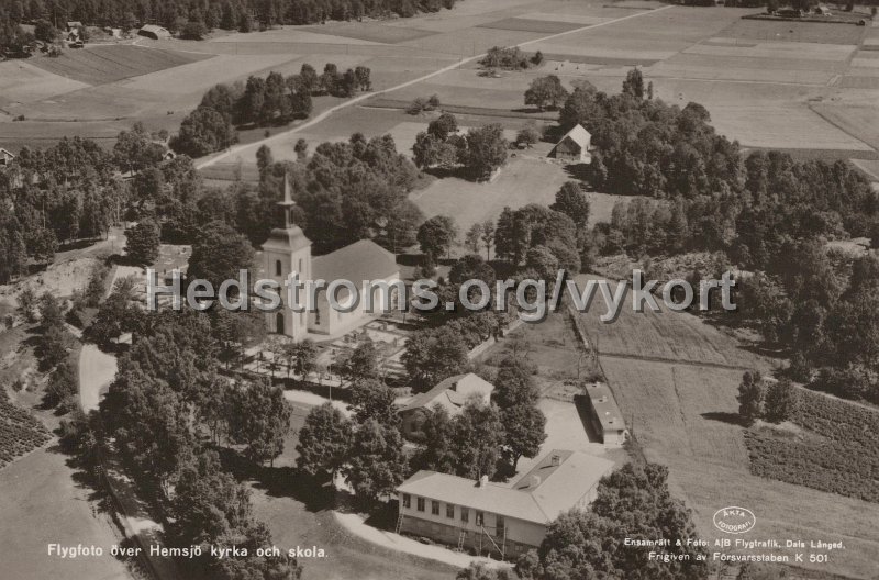 Flygfoto over Hemsjo kyrka och skola. Postganget 14 augusti 1958. Forlag Hugos Speceri  Diverseaffar, Vastra Bodarne.jpg - Flygfoto över Hemsjö kyrka och skola.Postgånget 14 augusti 1958.Förlag: Hugos Speceri & Diverseaffär, Västra Bodarne.