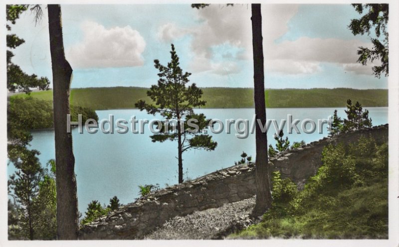 Norsesund. Utsikt fran Semesterhemmet Skogslyckan. Postganget 24 juli 1953. Forlag Firma H. Lindenhag, Goteborg. Handkolorerat foto nr. 9108.jpg - Norsesund. Utsikt från Semesterhemmet Skogslyckan.Postgånget 24 juli 1953.Förlag: Firma H. Lindenhag, Göteborg. Handkolorerat foto nr. 9108.