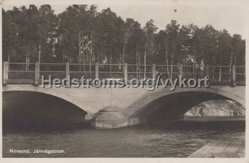 Norsund. Jarnvagsbron. Postganget 26 juni 1933. Forlag Einar Erikson, Alingsas.jpg - Norsund. Järnvägsbron.Postgånget 26 juni 1933.Förlag: Einar Erikson, Alingsås.