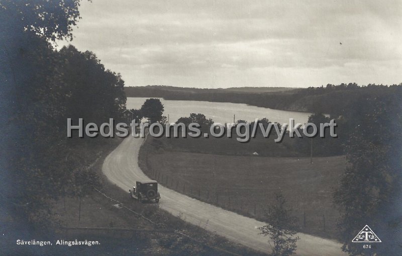 Savelangen, Alingsasvagen. Odaterat. Forlag Alrik Hedlund, Goteborg. Traff 674.jpeg - Sävelången, Alingsåsvägen.Odaterat.Förlag: Alrik Hedlund, Göteborg. Träff 674.Riks 6-an mellan Hemsjö och Tollereds skog.