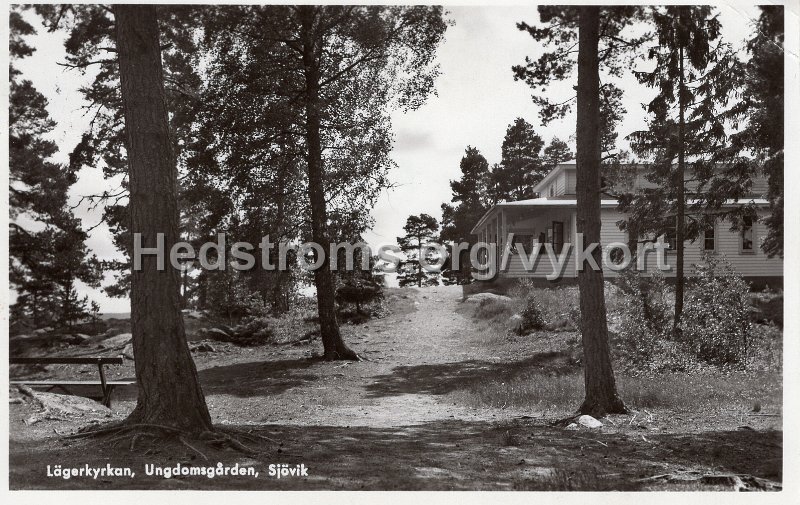 Lagerkyrkan, Ungdomsgarden, Sjovik. Postganget 8 juli 1954. Reprod. forbjuden. Foto-Carlsson, Goteborg.jpg - Lägerkyrkan, Ungdomsgården, Sjövik.Postgånget 8 juli 1954.Reprod. förbjuden. Foto-Carlsson, Göteborg.