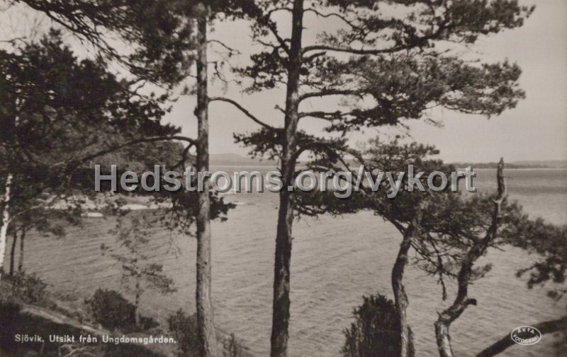 Sjovik. Utsikt fran Ungdomsgarden. Postganget13 augusti 1941. Forlag V. M. U s exp. Vanersborg.jpg - Sjövik. Utsikt från Ungdomsgården.Postgånget13 augusti 1941.Förlag: V. M. U s exp. Vänersborg.