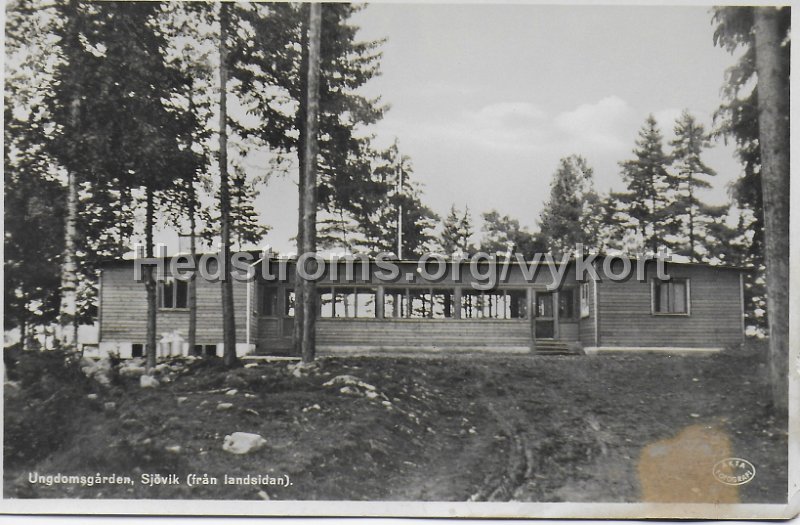 Ungdomsgarden, Sjovik (fran landsidan). Postganget 29 juli  194x.jpeg - Ungdomsgården, Sjövik (från landsidan).Postgånget 29 juli 194x.