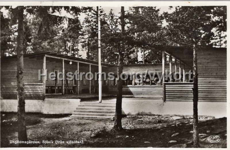 Ungdomsgarden, Sjovik (fran sjosidan). Postganget 1954.jpg - Ungdomsgården, Sjövik (från sjösidan).Postgånget 1954.