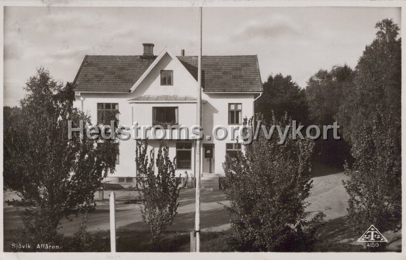 Sjovik. Affaren. Postganget 5 augusti 1953. Forlag Broderna Erikson, Sjovik. C.a. Traff 4150.jpg - Sjövik. Affären.Postgånget 5 augusti 1953.Förlag: Bröderna Erikson, Sjövik. C.a. Träff 4150.