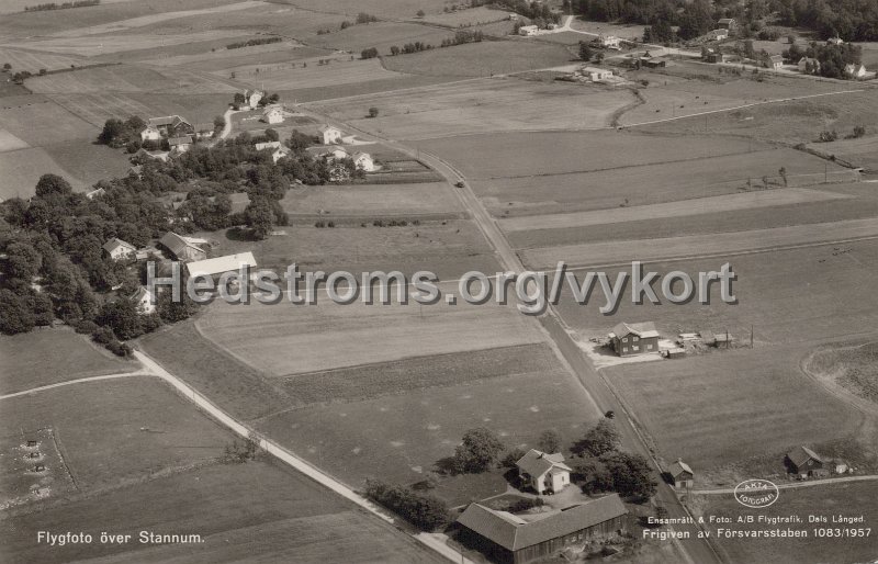 Flygfoto over Stannum. Postganget 26 augusti 1964. Ensamratt Foto AB Flygtrafik. Dals Langed.jpg - Flygfoto över Stannum.Postgånget 26 augusti 1964.'Ensamrätt & Foto: A/B Flygtrafik. Dals Långed.