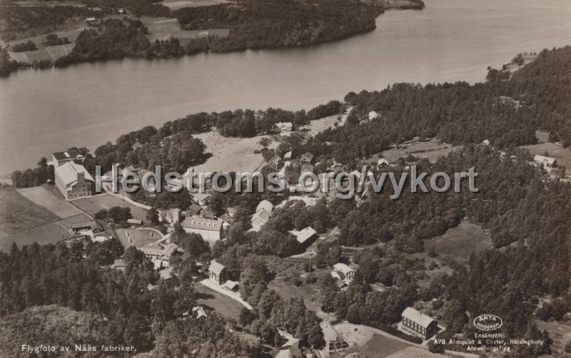 Flygfoto av Naas Fabriker. Odaterat. Ensamratt AB Almquist Coster, Halsingborg. Ahrenbergsflyg. Foto Lilljedahl.jpg - Flygfoto av Nääs Fabriker.Odaterat.Ensamrätt: A/B Almquist & Cöster, Hälsingborg. Ahrenbergsflyg.Foto: Lilljedahl.